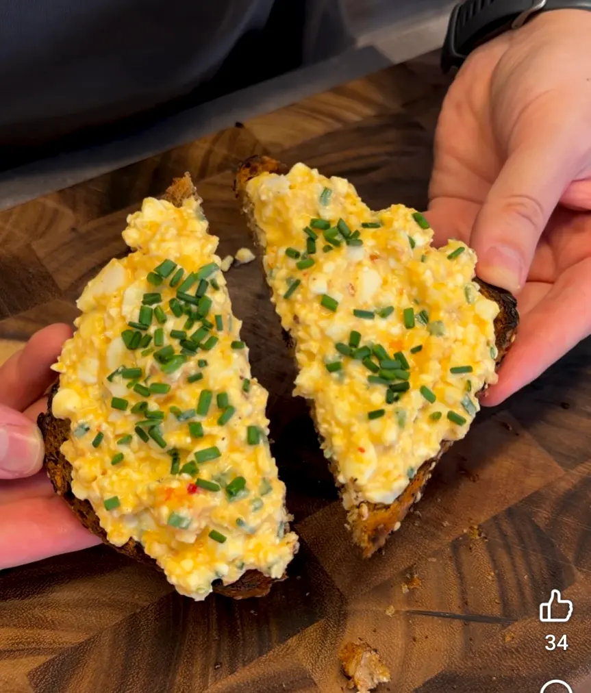 Toast aux Œufs à la Crème et Ciboulette