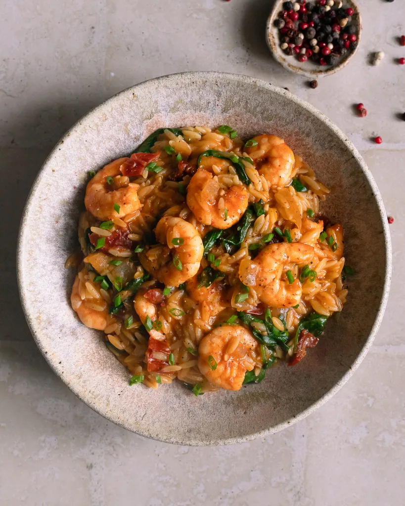 Photo of Orzo Crémeux aux Tomates Séchées, Épinards et Crevettes