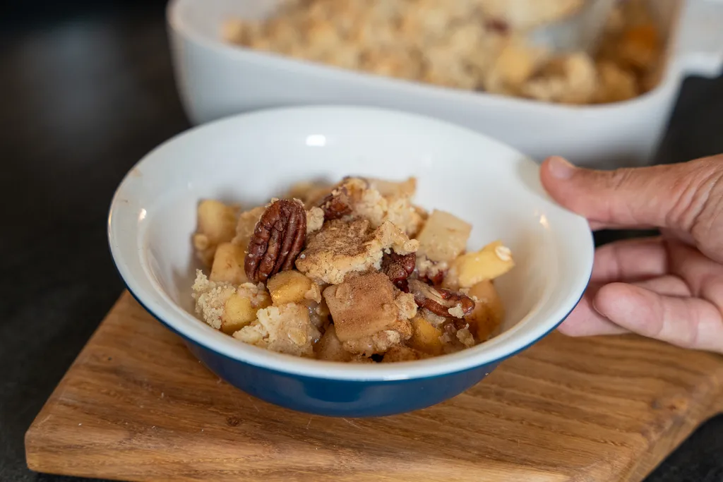 Photo of Crumble aux Pommes, Poires et Noix de Pécan