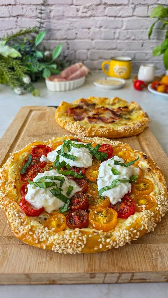 Pizzettes express aux tomates cerises et burrata