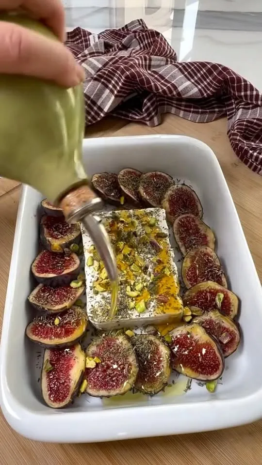 Feta rôtie aux figues et pistaches