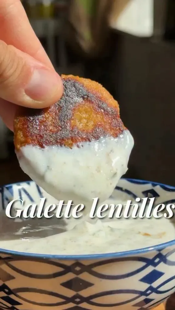 Galettes de Lentilles aux Épices et Sauce au Skyr