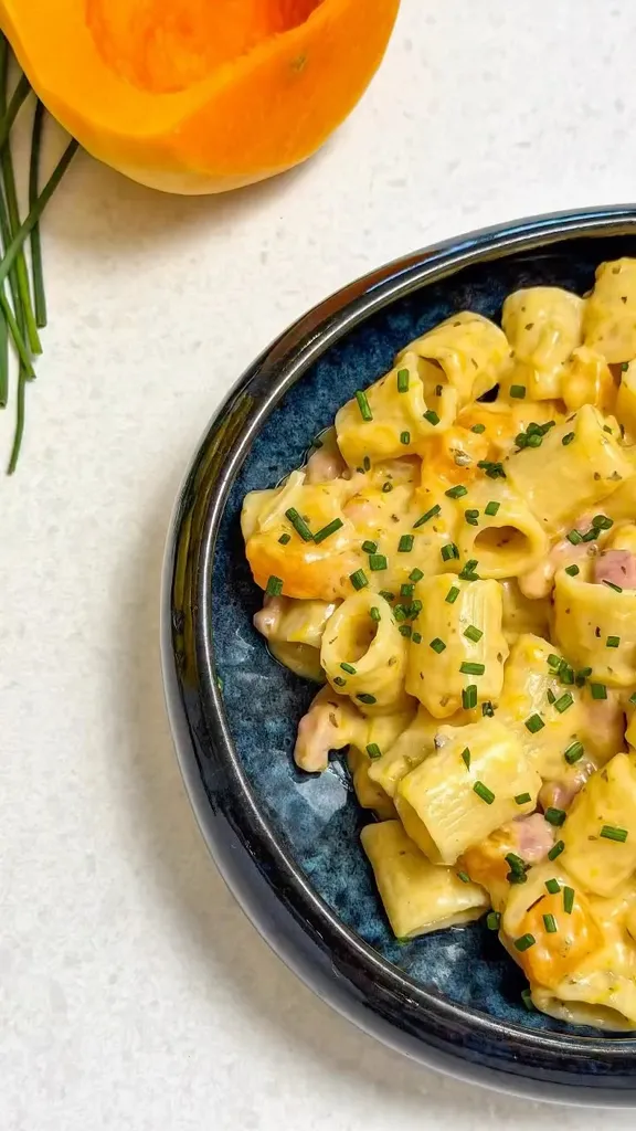 One Pot Pâtes au Butternut, Lardons et Cheddar