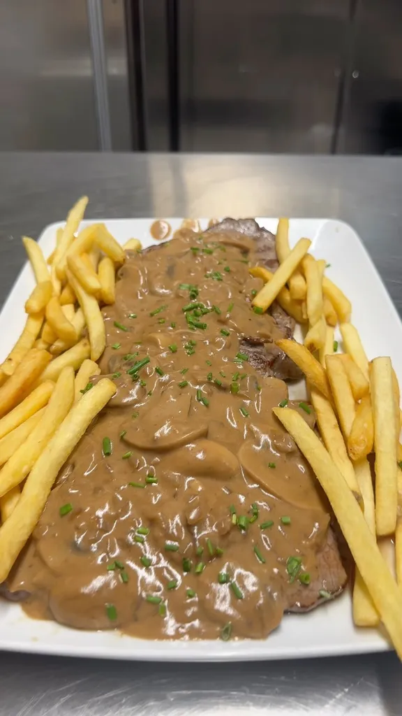 Bife au Sauce Madère et Champignons
