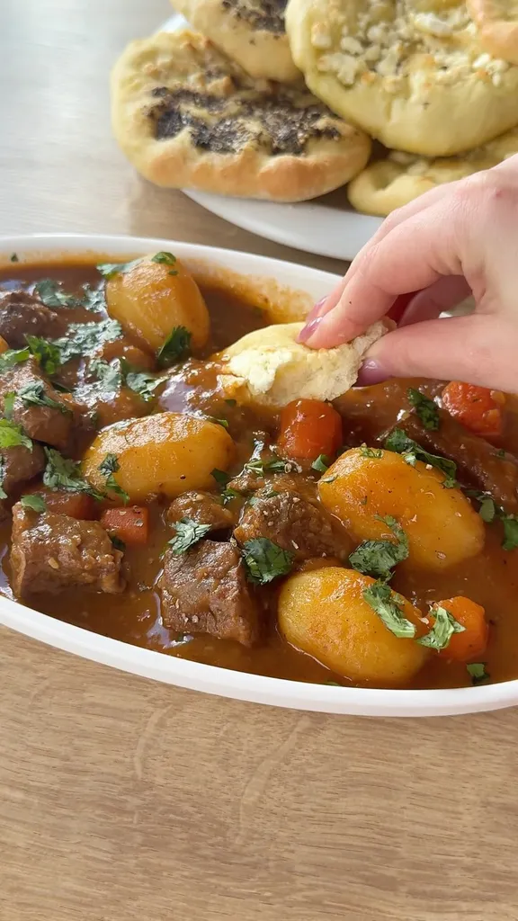 Bœuf Fondant en Sauce Mijotée