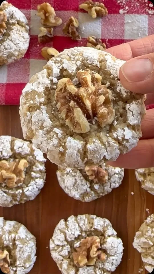 Amaretti aux noix concassées
