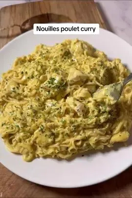 Nouilles crémeuses au poulet et curry