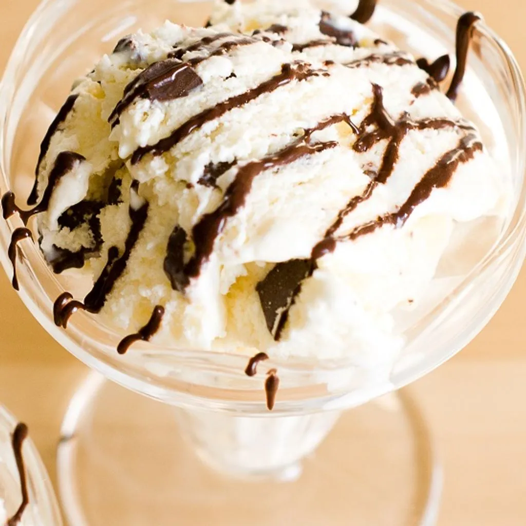 Glace onctueuse au lait de coco et chocolat