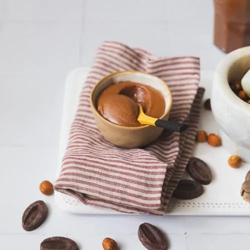 Pâte à tartiner maison au chocolat et noisettes