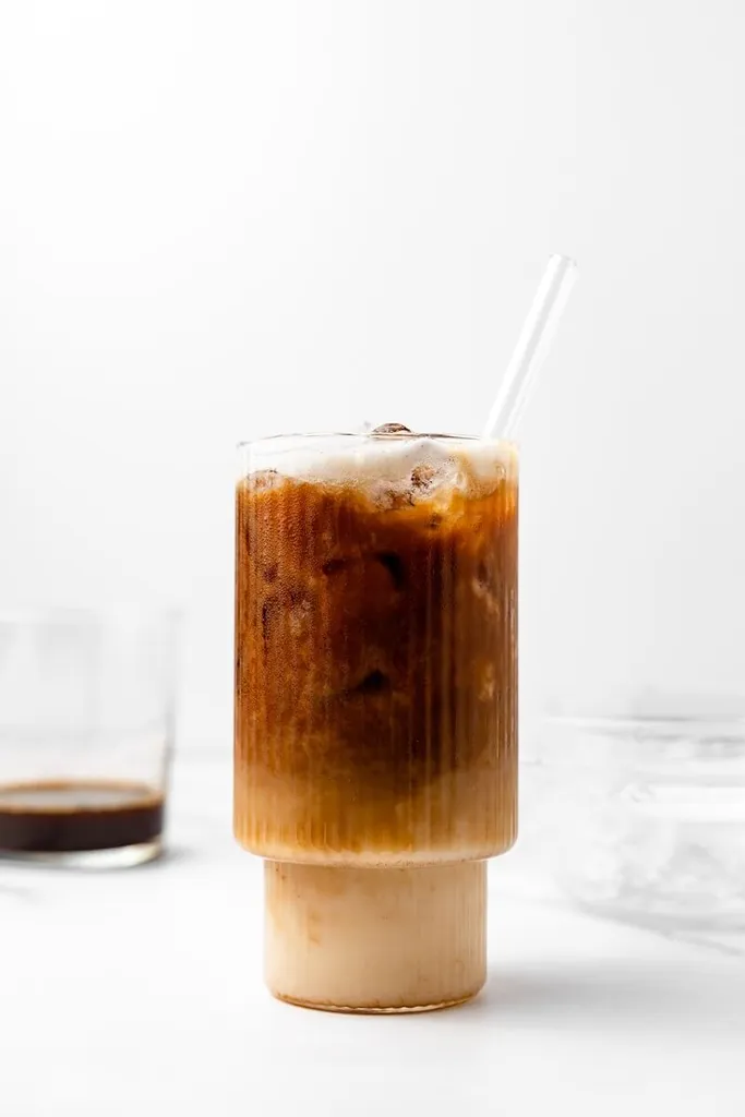 Latte aux amandes et aux dattes